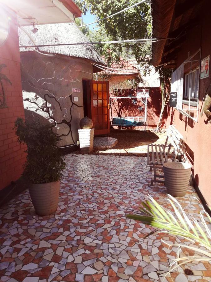 Larona Inn Mafikeng Extérieur photo