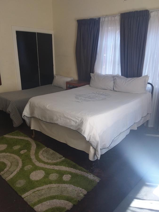 Larona Inn Mafikeng Extérieur photo