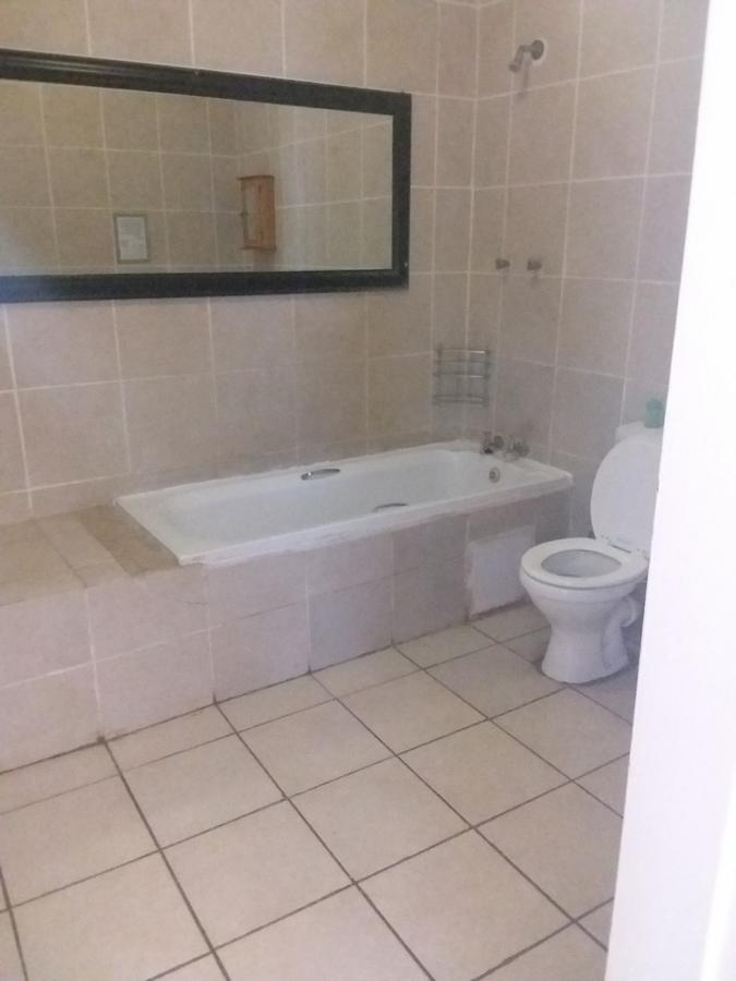 Larona Inn Mafikeng Extérieur photo